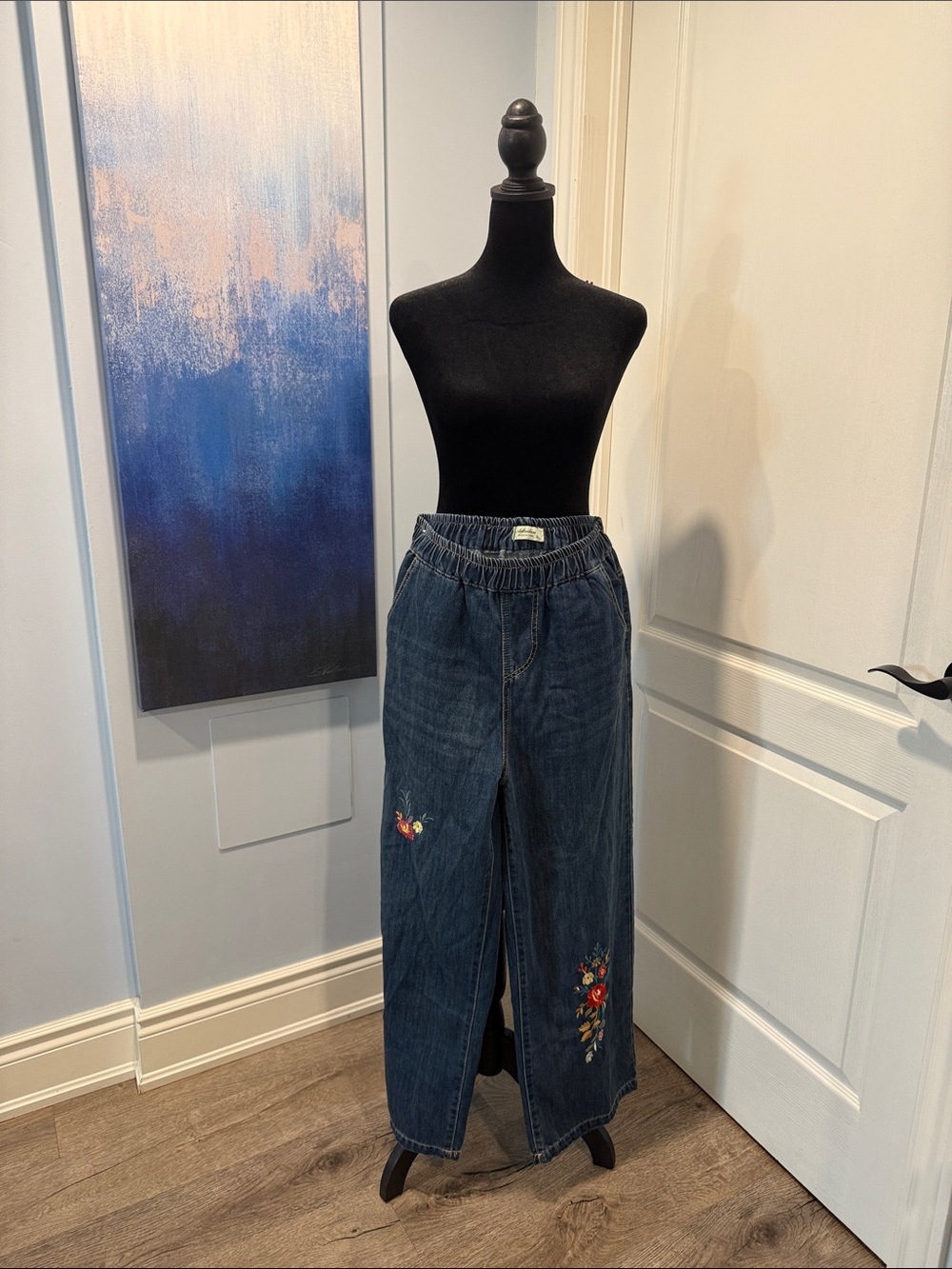 Ailun Dark Denim Wide-Leg Jeans with Floral Embroidery